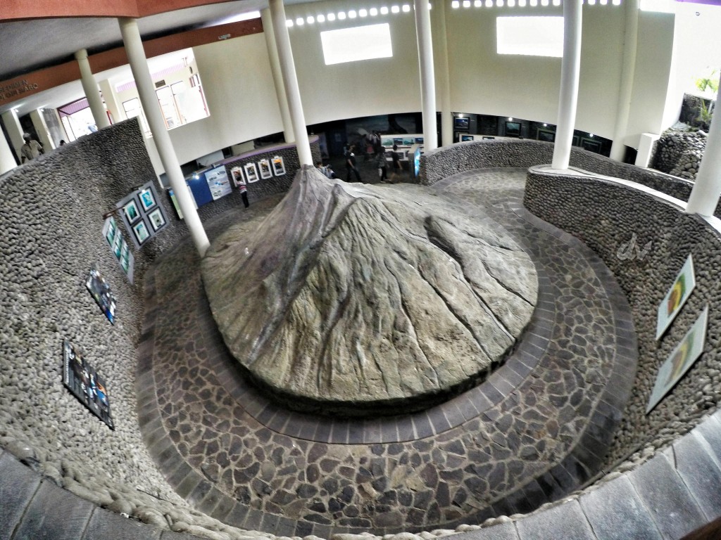 Miniatur Gunung Merapi di Museum Vulkanologi Ketep Pass