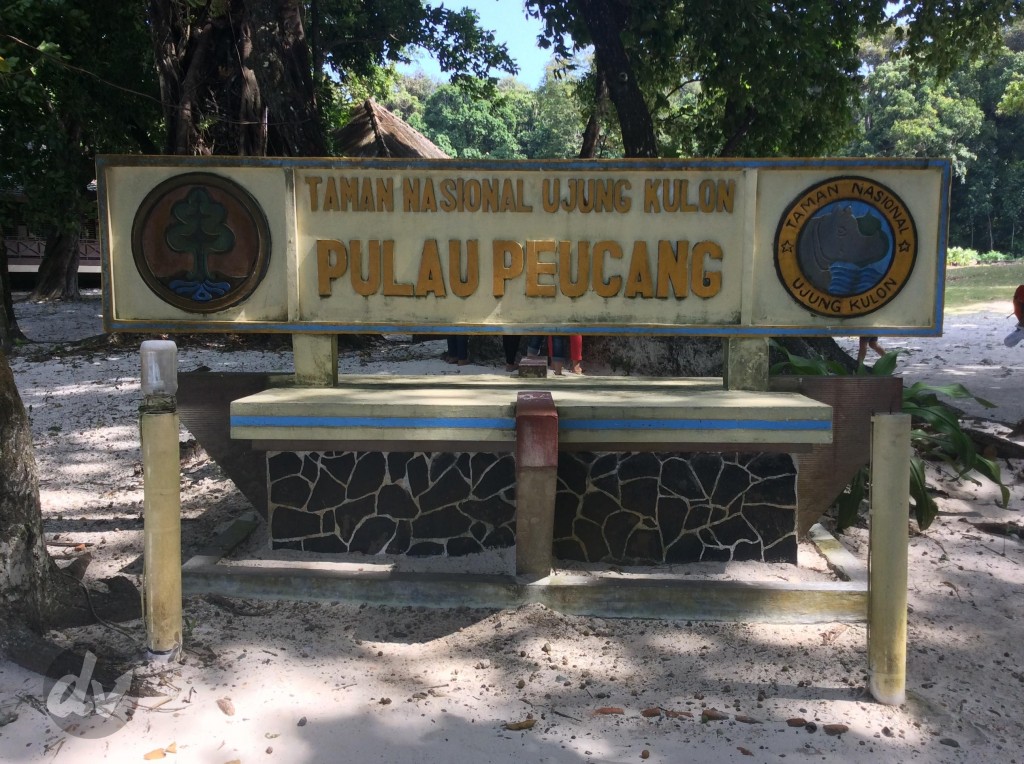 Papan Nama Pulau Peucang