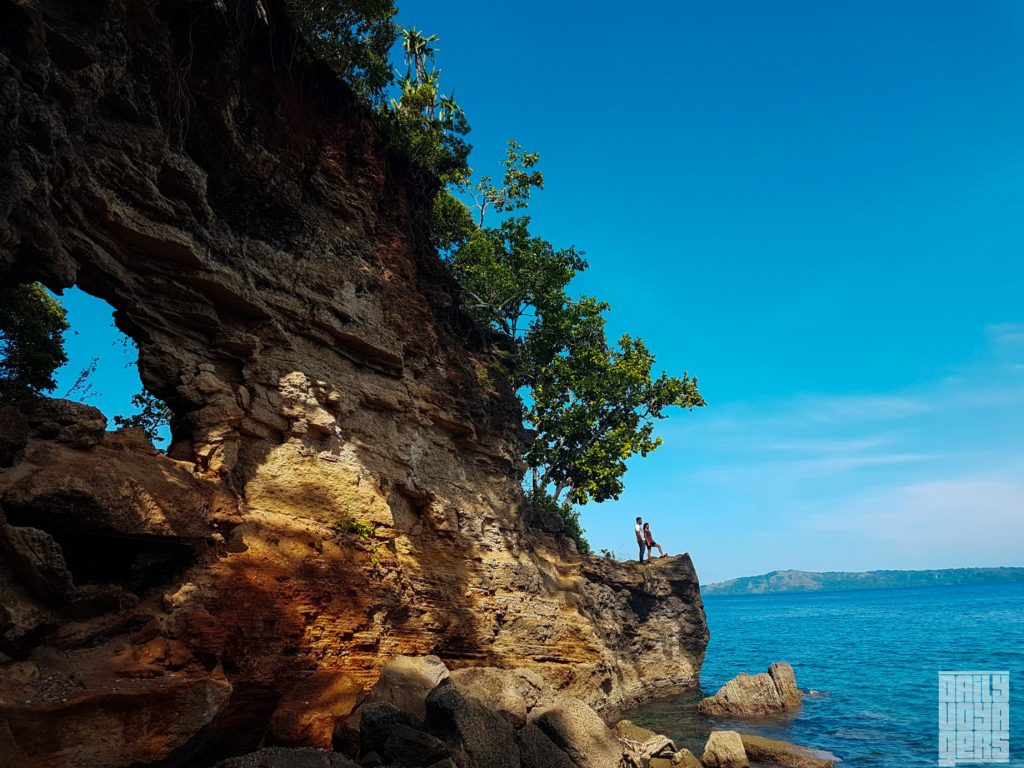 Pantai Indah itu Bernama Pantai Batu Kapal - DAILY VOYAGERS