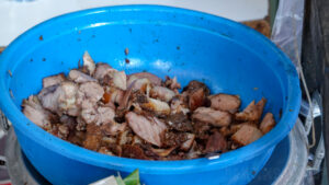 Daging babi pesanan orang. Diborong dong.