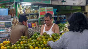 Buahnya mas,mbak, Pak, bu